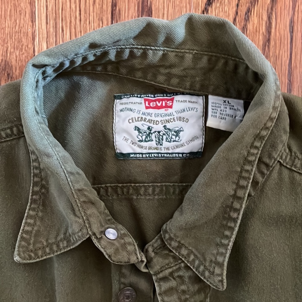Men’s Levi’s Army Green Button Down Shirt Gem